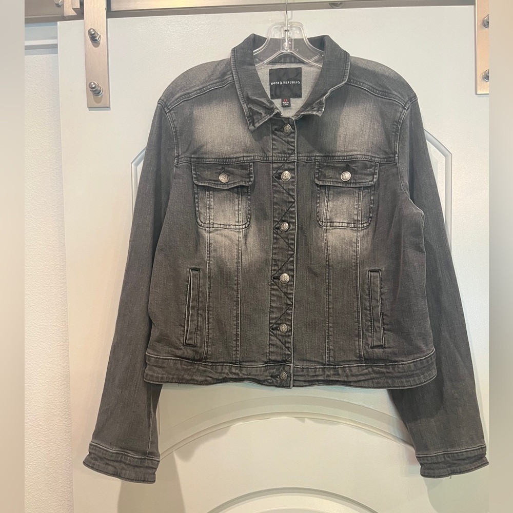 Rock & Republic distressed Charcoal/black American flag Denim Jacket. - Picture 2 of 8